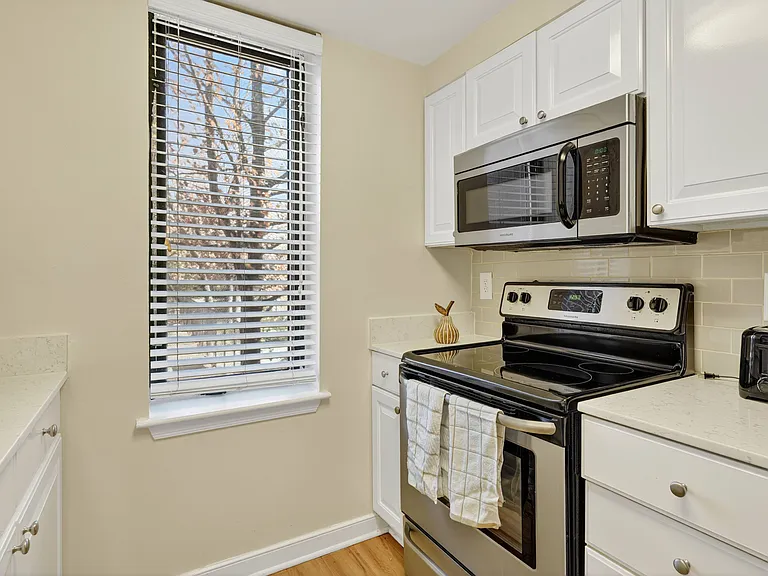 The Saratoga Apartments — Photo 2