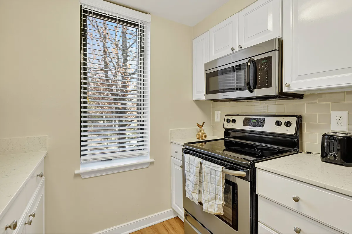 Building Photo - The Saratoga Apartments