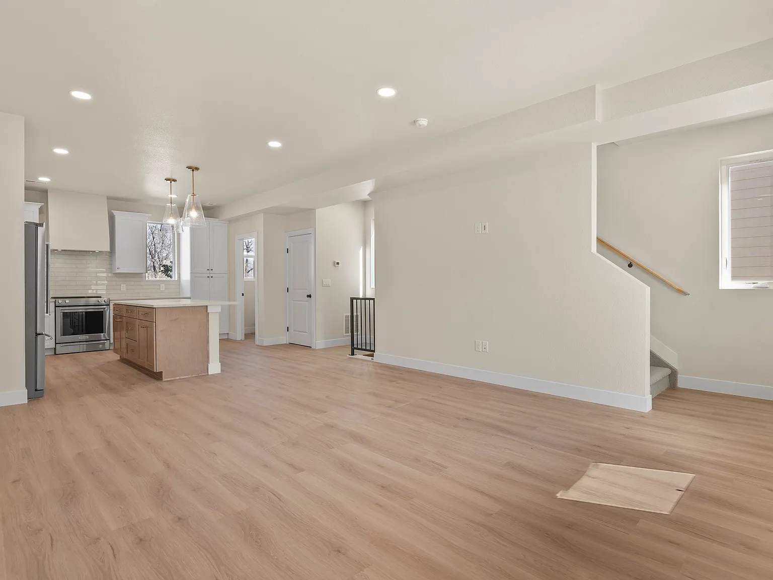 3 bed, 3.5 bath, 1794 sqft, $2,990 — Photo 3