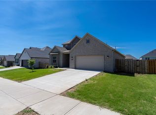 338 S Emerald Woods Run, Farmington, AR 72730