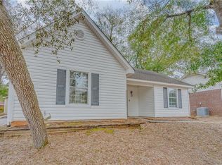 1724 Sandalwood Dr, Mobile, AL 36618