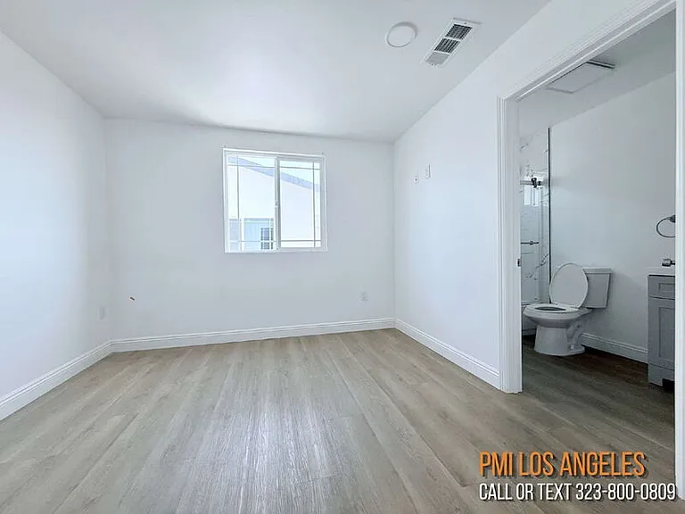 1731 E 68th St #C — Photo 23