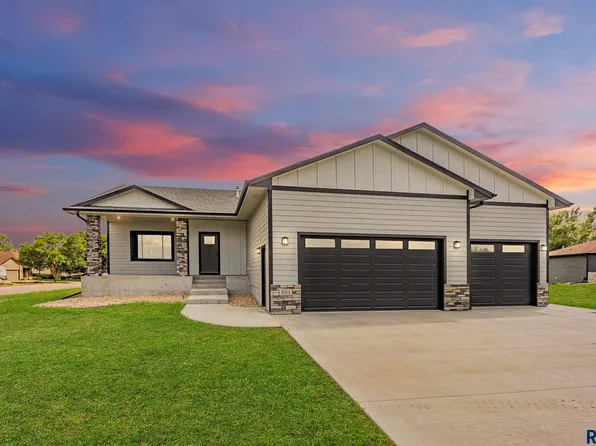 501 W Clara Cir, Tea, SD 57064