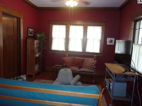 3rd image of 715 E Avenue A