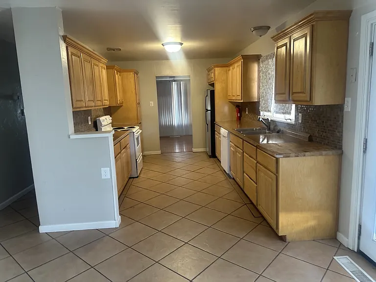 5016 Palo Duro Ave NE — Photo 3