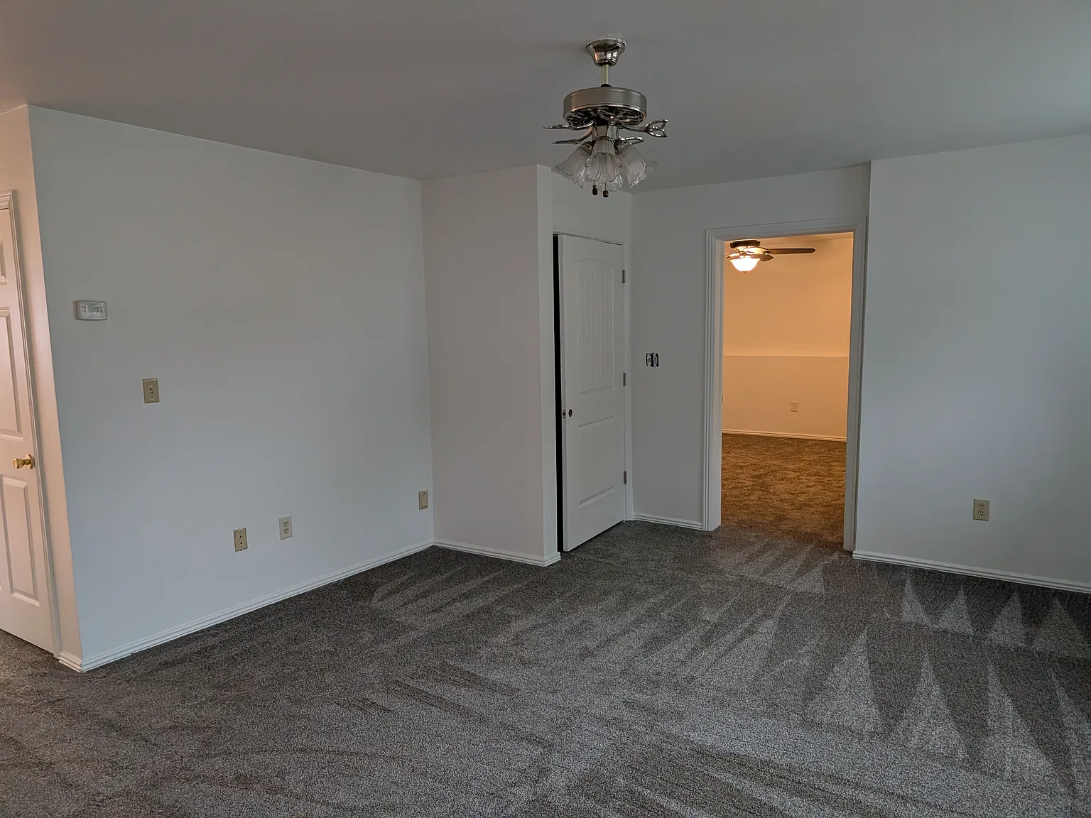 3 bed, 1400 sqft, $2,000 — Photo 3