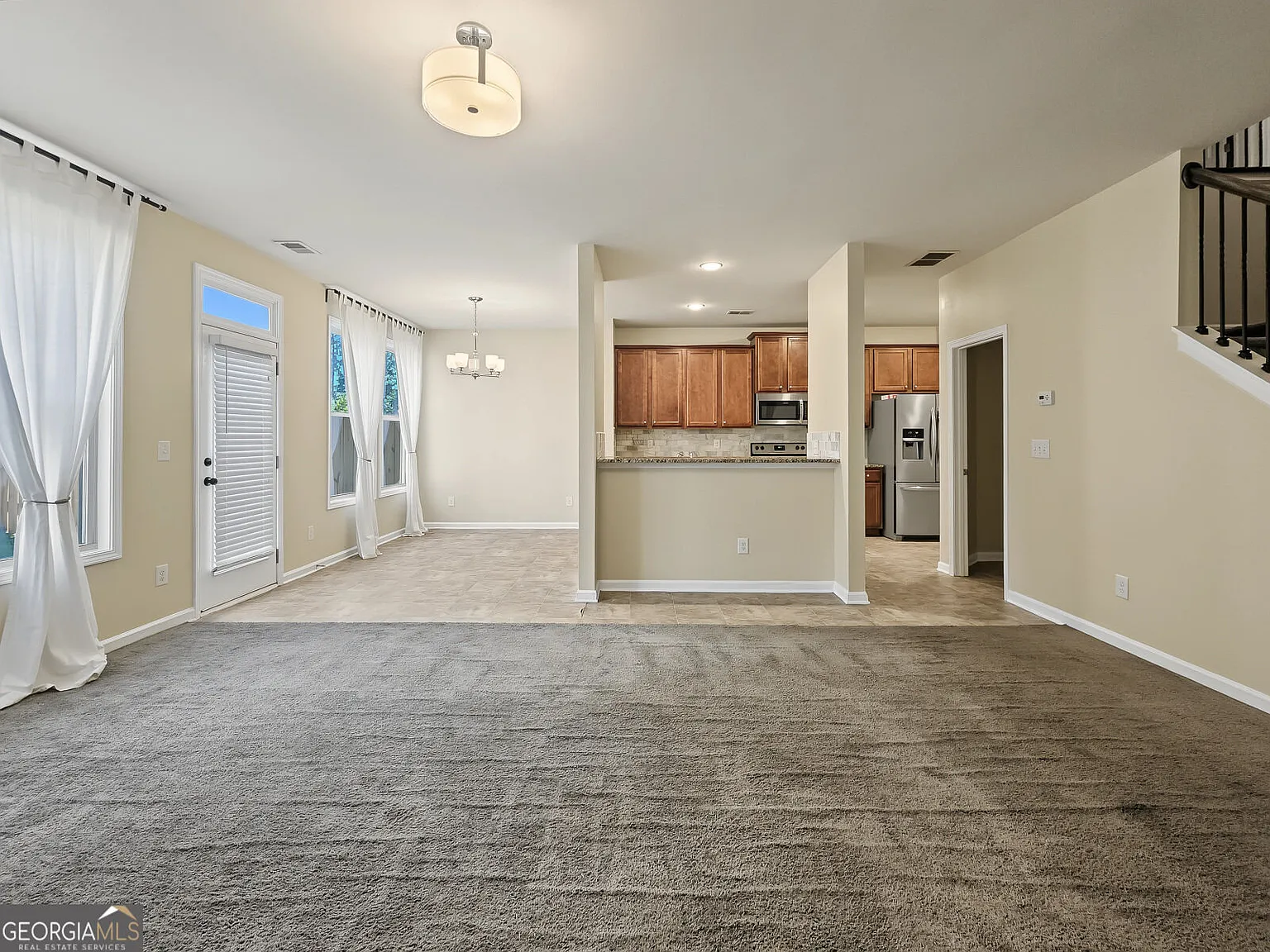 3 bed, 2.5 bath, 2028 sqft, $2,395 — Photo 4