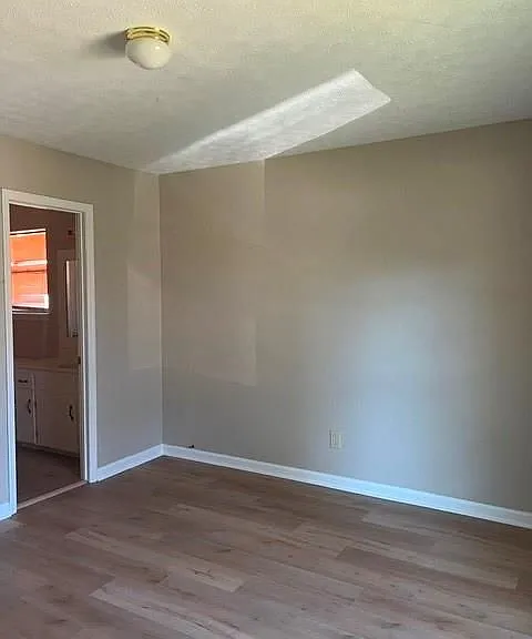 1290 Knoll Ct #B — Photo 18