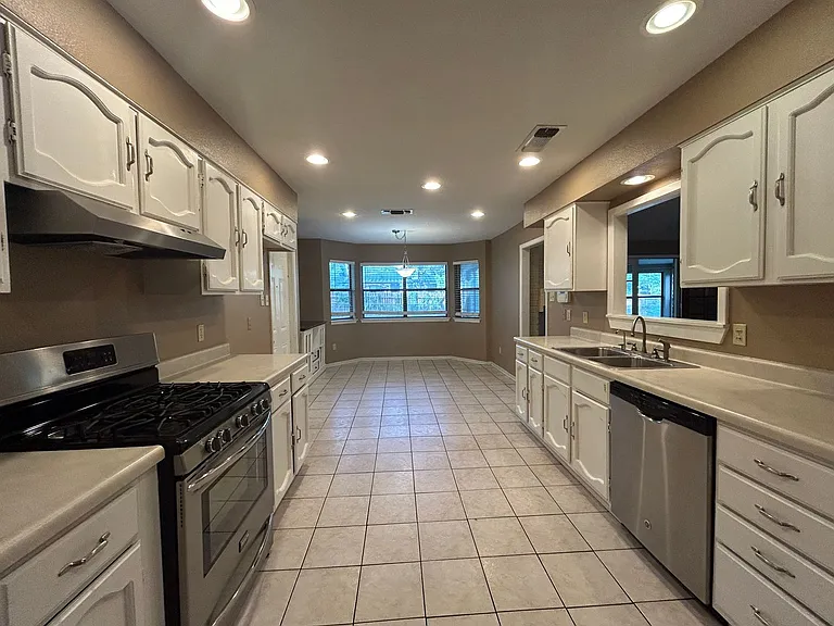 826 Timber Dr — Photo 17