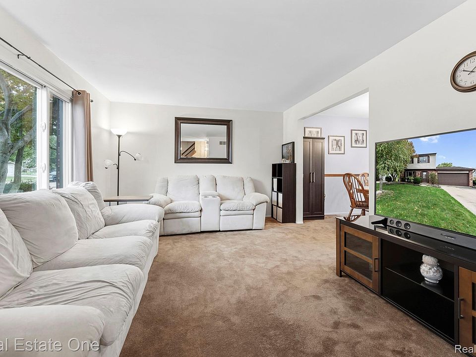 23359 Port St, photo 3