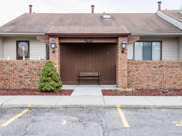 25832 Lexington Dr Unit 2, South Lyon, MI 48178