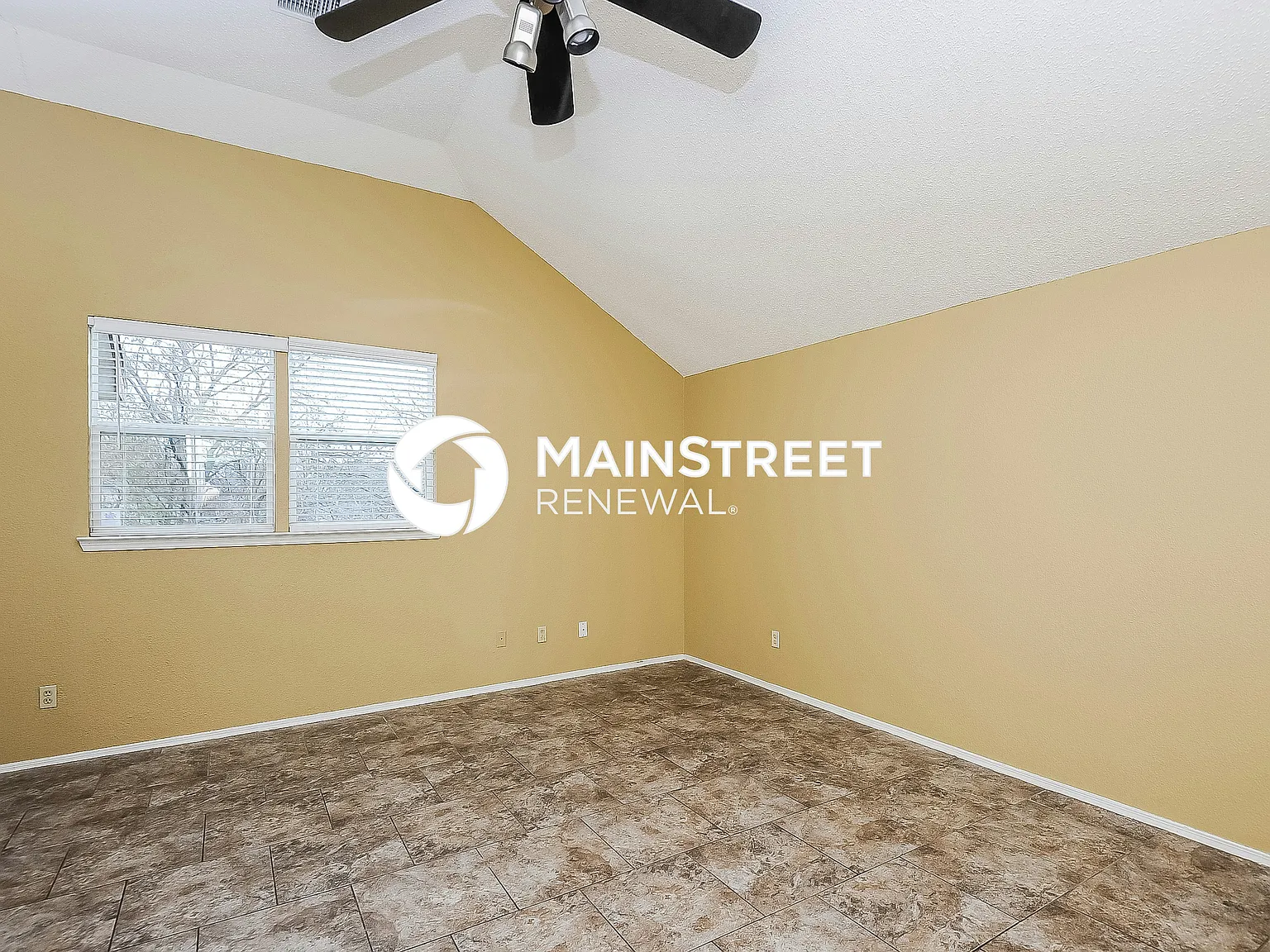 764 Meadowcreek Ct — Photo 4