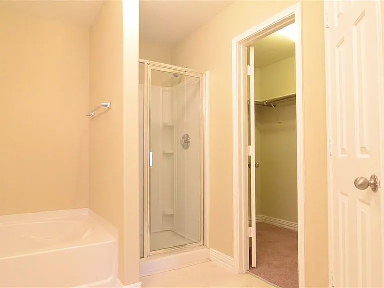 913 Fleming St — Photo 7