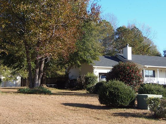 3rd image of 225 Augustine Dr