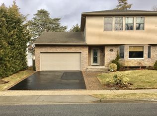 1921 Julian Ln, Merrick, NY 11566