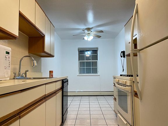 3rd image of 100 Hillside Dr APT G9