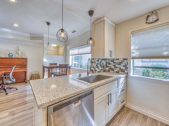 2nd image of 1538 Meadow Ridge Cir