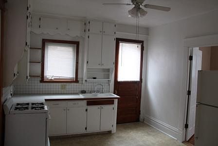 2nd image of 521 E College St APT 1