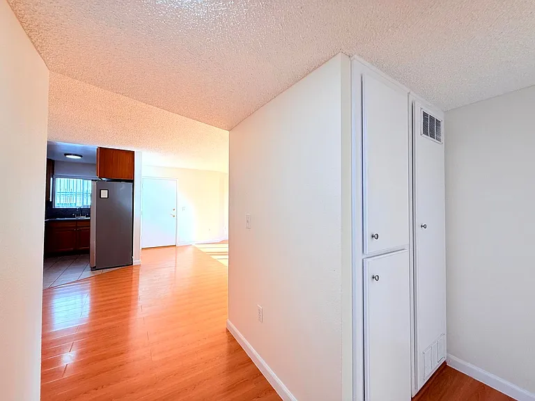 1059 Western Avenue — Photo 21