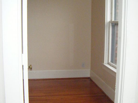5th image of 4263 SE Belmont St #300