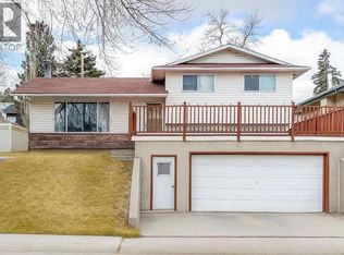 7803 E Hunterslea Cres NW, Calgary, AB T2K4M3