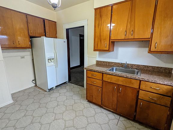 4th image of 1901 Denison Ave #2