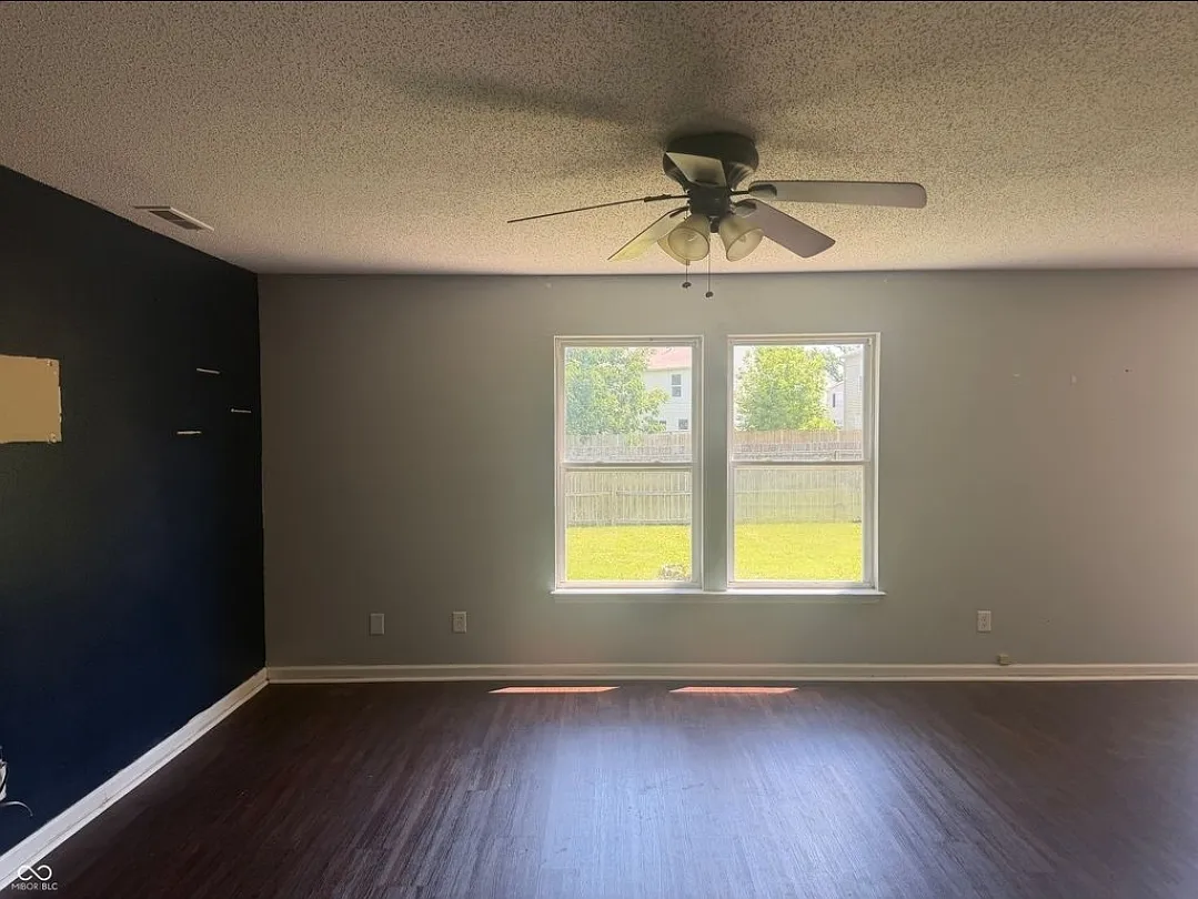 2525 Summerwood Ln — Photo 2