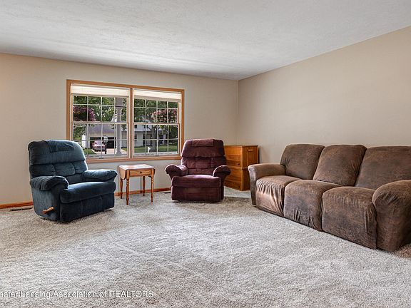 4th image of 1065 Eaton Green Dr