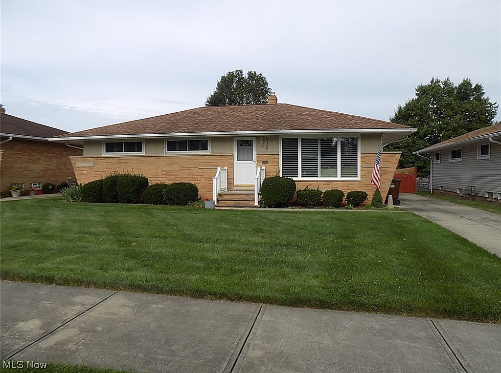 7300 Chateau Dr, Parma, OH 44130 Zillow