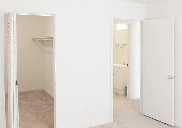 Midtown Square Apartments — Photo 15
