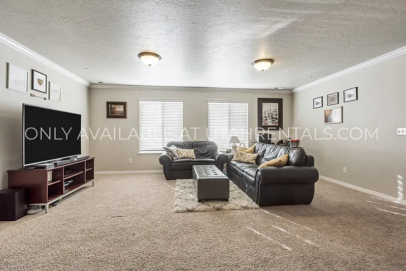 3 bed, 2.0 bath, 1264 sqft, $1,775 — Photo 3