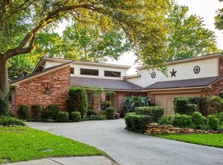 60 Daffodil Ct, Lake Jackson, TX 77566