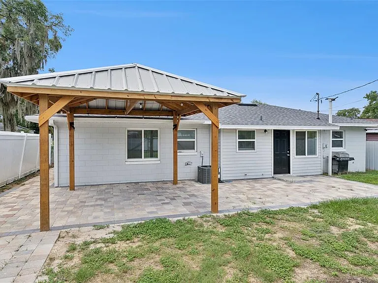 210 E Palm St — Photo 19