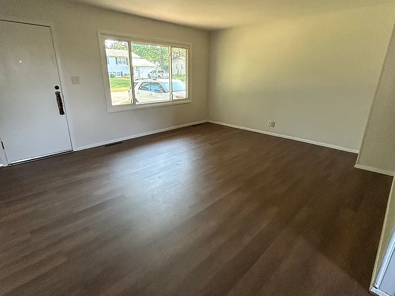 3400 SW 30th St — Photo 3