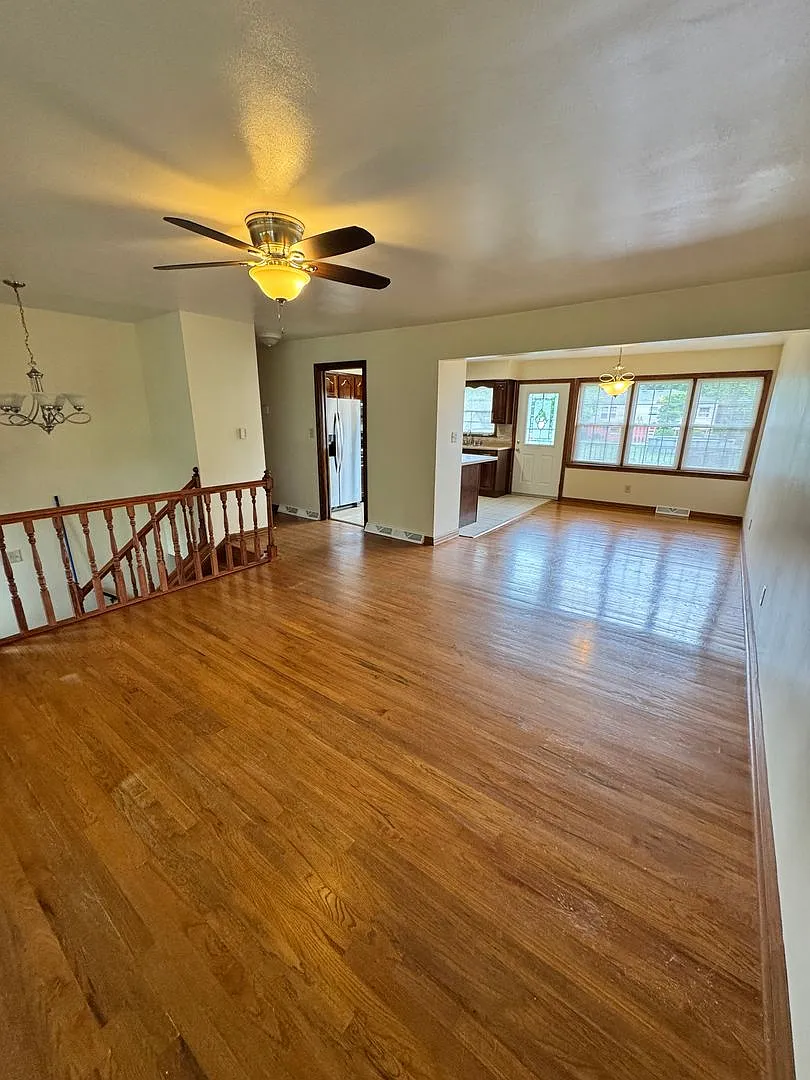5001 Sampson Drive — Photo 2