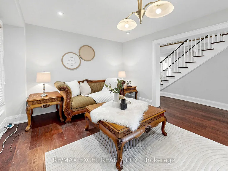 43 Piccadilly Rd — Photo 17