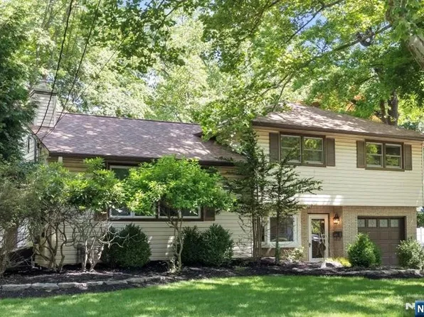 600 Sloat Pl, River Vale, NJ 07675