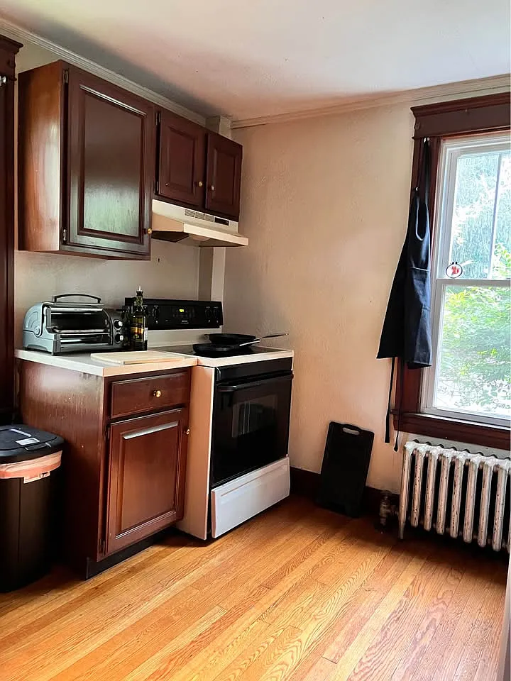 4 Middle St — Photo 3