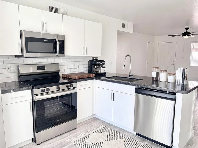 Fairmount Villas — Photo 9