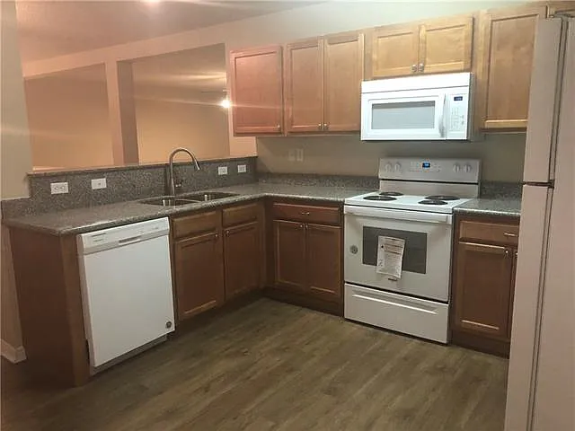 1064 Clairise Ct — Photo 11