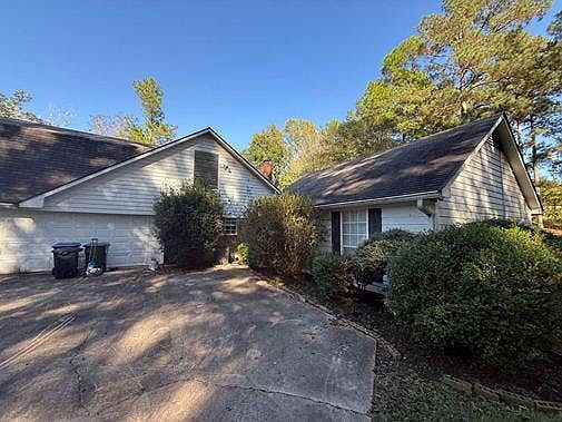 3rd image of 100 Woodhaven Dr