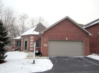 32 Billy Casper Ln, Midlothian, IL 60445