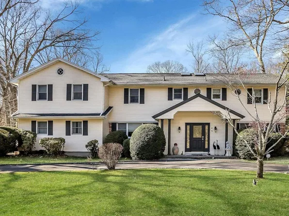 49 Arbor Lane, Dix Hills, NY 11746