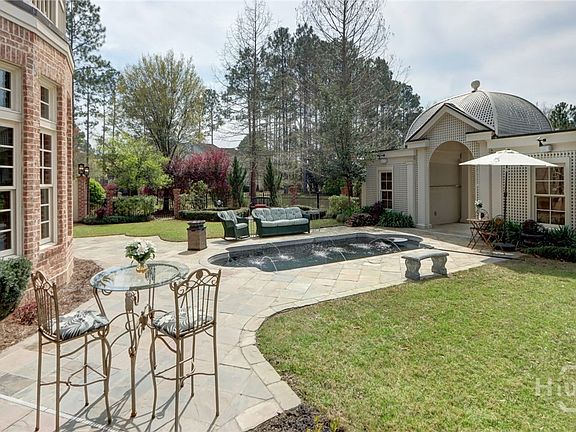 5th image of 135 Puttenham Crossing