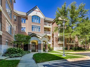 445 Village Grn Unit 207, Lincolnshire, IL 60069