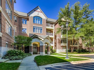 445 Village Grn Unit 207, Lincolnshire, IL, 60069