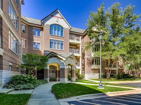 445 Village Grn Unit 207, Lincolnshire, IL 60069