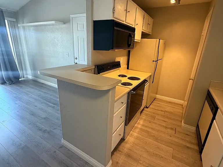 5271 Lindell Rd #202 — Photo 11