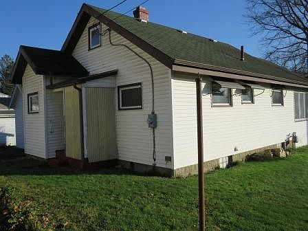 3rd image of 723 W Elm St