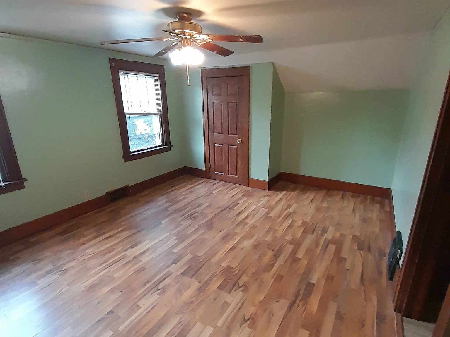 2 bed, 960 sqft, $1,250 — Photo 2